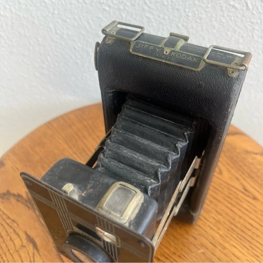 Jiffy Kodak Six-20 Twindar-lens Camera